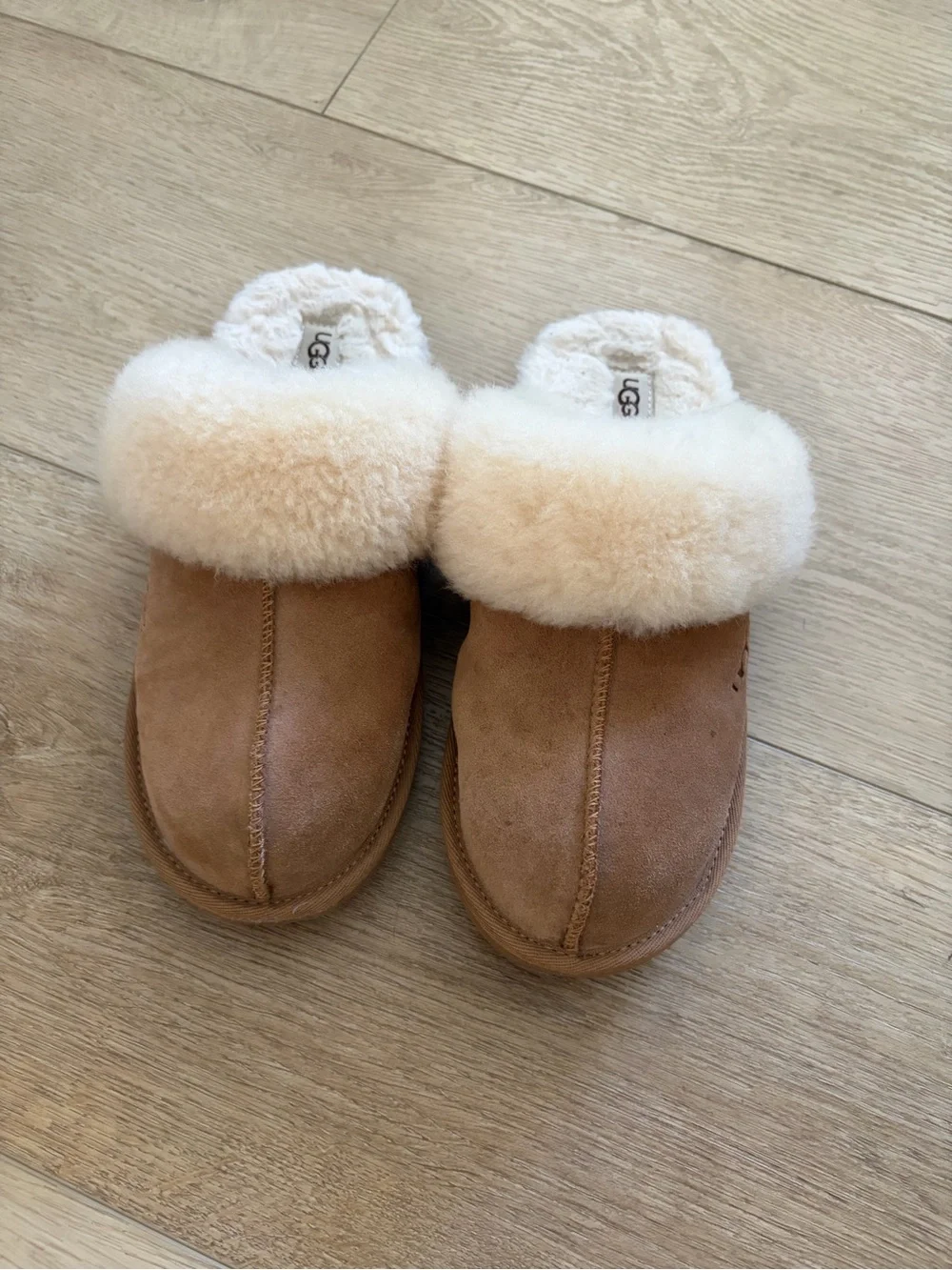 UGG Kids plush Slippers - Size 6